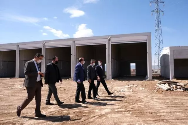 Sandıklı'da yeni hal binası inşaatı devam ediyor Sandıklı'da yeni hal binası inşaatı devam ediyor