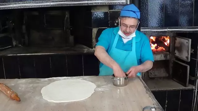 Sandıklı'da Ramazan'ın vazgeçilmezi: 'haşhaşlı tahinli pide' Sandıklı'da Ramazan'ın vazgeçilmezi: 'haşhaşlı tahinli pide'