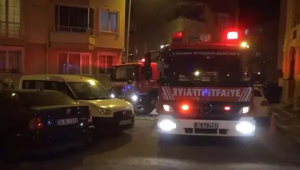 Son dakika haber: İSTANBUL-SİLİVRİ'DE SOKAĞA ÇIKMA KISITLAMASINA ALDIRMADILAR, ÇATIDAKİ YANGINI İZLEDİLER Son dakika haber: İSTANBUL-SİLİVRİ'DE SOKAĞA ÇIKMA KISITLAMASINA ALDIRMADILAR, ÇATIDAKİ YANGINI İZLEDİLER