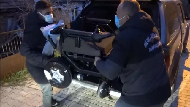 Sındırgı'da engelli vatandaşların yüzü akülü araçlarla gülüyor