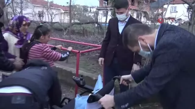 Sındırgı'da engelli vatandaşların yüzü akülü araçlarla gülüyor