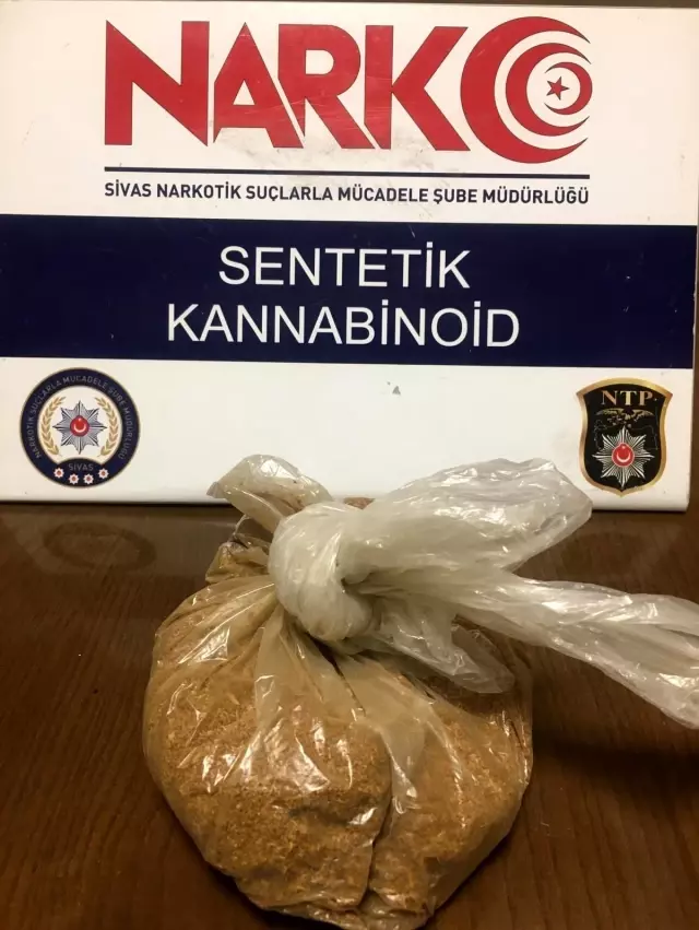 Sivas'ta bir araçta 205 gram Bonzai ele geçirildi Sivas'ta bir araçta 205 gram Bonzai ele geçirildi