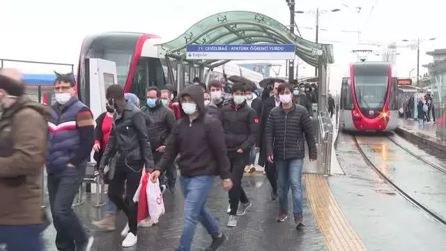 Sokağa çıkma kısıtlaması öncesi trafikte yoğunluk oluştu Sokağa çıkma kısıtlaması öncesi trafikte yoğunluk oluştu