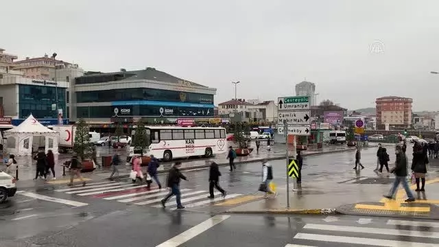 Sokağa çıkma kısıtlaması öncesi trafikte yoğunluk oluştu (2) Sokağa çıkma kısıtlaması öncesi trafikte yoğunluk oluştu (2)