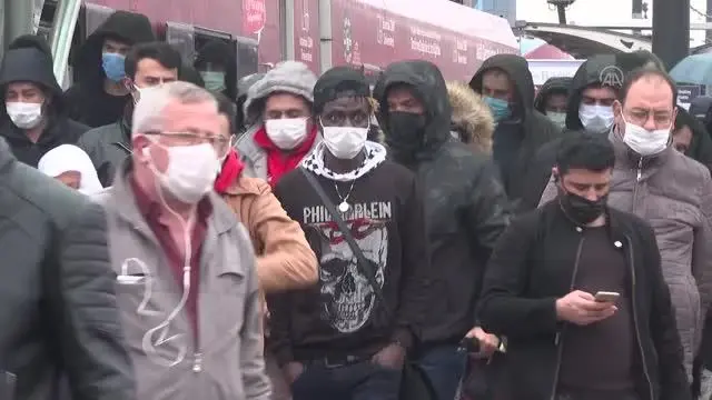 Sokağa çıkma kısıtlaması öncesi trafikte yoğunluk oluştu Sokağa çıkma kısıtlaması öncesi trafikte yoğunluk oluştu