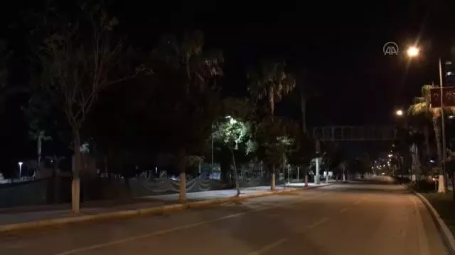 Sokağa çıkma kısıtlamasında cadde ve sokaklar boş kaldı Sokağa çıkma kısıtlamasında cadde ve sokaklar boş kaldı