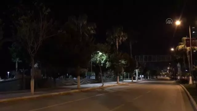Sokağa çıkma kısıtlamasında cadde ve sokaklar boş kaldı Sokağa çıkma kısıtlamasında cadde ve sokaklar boş kaldı