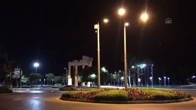 Sokağa çıkma kısıtlamasında cadde ve sokaklar boş kaldı Sokağa çıkma kısıtlamasında cadde ve sokaklar boş kaldı