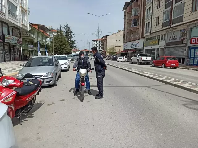 Sokağa çıkma kısıtlamasında polis göz açtırmadı Sokağa çıkma kısıtlamasında polis göz açtırmadı