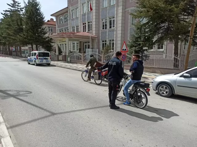 Sokağa çıkma kısıtlamasında polis göz açtırmadı Sokağa çıkma kısıtlamasında polis göz açtırmadı