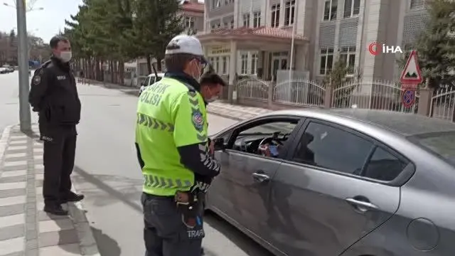 Sokağa çıkma kısıtlamasında polis göz açtırmadı Sokağa çıkma kısıtlamasında polis göz açtırmadı