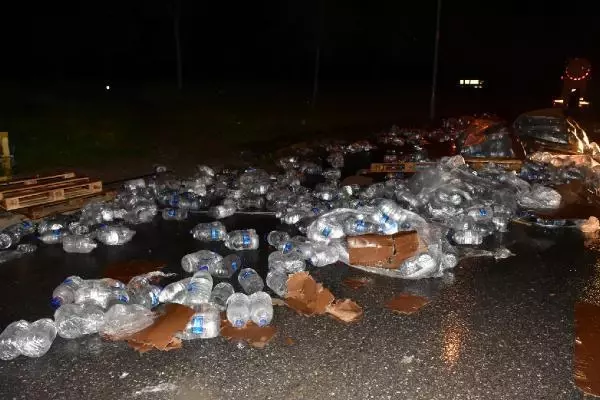Tırın beton mikserine çarpması sonucu hasar meydana geldi Tırın beton mikserine çarpması sonucu hasar meydana geldi