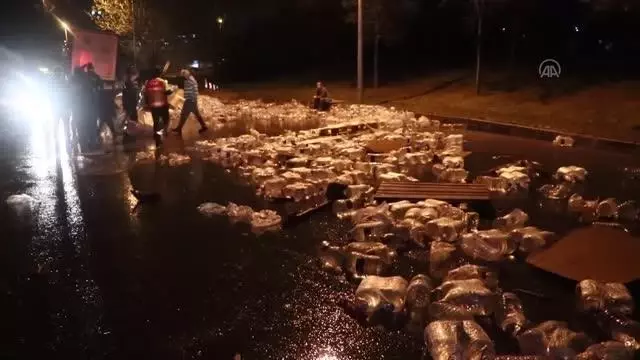 Tırın beton mikserine çarpması sonucu hasar meydana geldi Tırın beton mikserine çarpması sonucu hasar meydana geldi