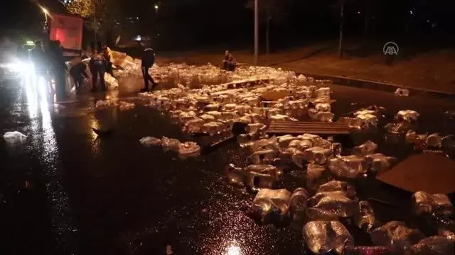 Tırın beton mikserine çarpması sonucu hasar meydana geldi Tırın beton mikserine çarpması sonucu hasar meydana geldi