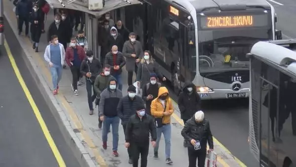 TOPLU TAŞIMADA YOĞUNLUK İSYANI YANIMDAKİYLE ARAMDA 20 SANTİMETRE MESAFE VAR TOPLU TAŞIMADA YOĞUNLUK İSYANI YANIMDAKİYLE ARAMDA 20 SANTİMETRE MESAFE VAR