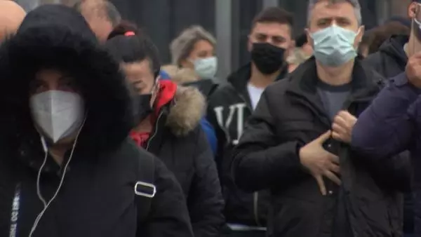 TOPLU TAŞIMADA YOĞUNLUK İSYANI YANIMDAKİYLE ARAMDA 20 SANTİMETRE MESAFE VAR TOPLU TAŞIMADA YOĞUNLUK İSYANI YANIMDAKİYLE ARAMDA 20 SANTİMETRE MESAFE VAR