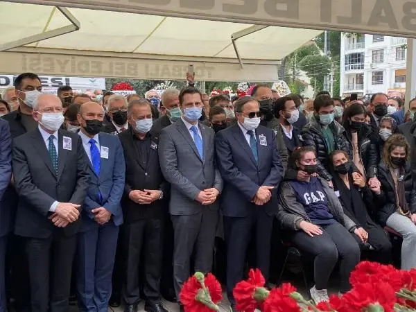 Torbalı Belediye Başkanı İsmail Uygur, son yolculuğuna uğurlandı Torbalı Belediye Başkanı İsmail Uygur, son yolculuğuna uğurlandı