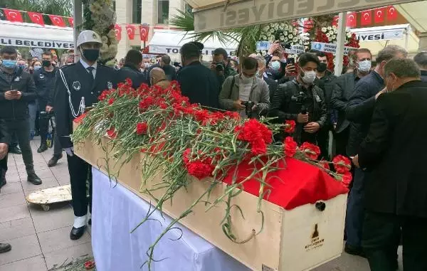 Torbalı Belediye Başkanı İsmail Uygur, son yolculuğuna uğurlandı Torbalı Belediye Başkanı İsmail Uygur, son yolculuğuna uğurlandı