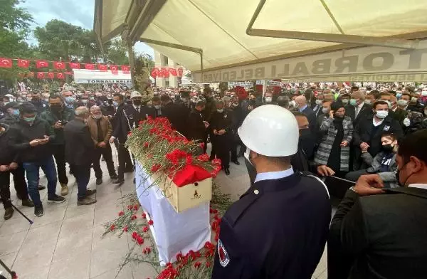 Torbalı Belediye Başkanı İsmail Uygur, son yolculuğuna uğurlandı Torbalı Belediye Başkanı İsmail Uygur, son yolculuğuna uğurlandı