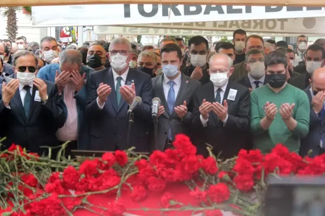 Torbalı Belediye Başkanı İsmail Uygur son yolculuğuna uğurlandı Torbalı Belediye Başkanı İsmail Uygur son yolculuğuna uğurlandı