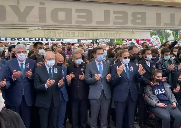 Torbalı Belediye Başkanı İsmail Uygur, son yolculuğuna uğurlandı Torbalı Belediye Başkanı İsmail Uygur, son yolculuğuna uğurlandı