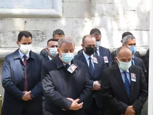 Eski Genelkurmay Başkanı Mustafa Necdet Üruğ, son yolculuğuna uğurlandı Eski Genelkurmay Başkanı Mustafa Necdet Üruğ, son yolculuğuna uğurlandı