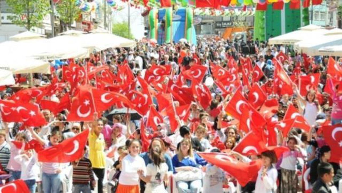 23 Nisan'da sokağa çıkma yasağı olacak mı? 23 Nisan'da liselere tatil mi? 23 Nisan resmi tatil mi?