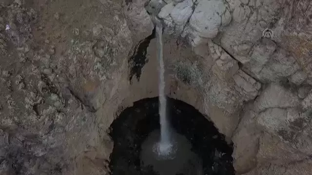 40 metre yükseklikten akan Yaşar Kemal Şelalesi ilkbaharda coştu 40 metre yükseklikten akan Yaşar Kemal Şelalesi ilkbaharda coştu