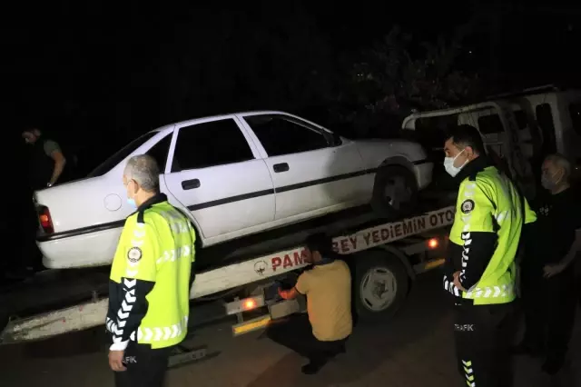 Yaya köprüsünden geçmeye çalışan sürücü sıkışıp kaldı Yaya köprüsünden geçmeye çalışan sürücü sıkışıp kaldı