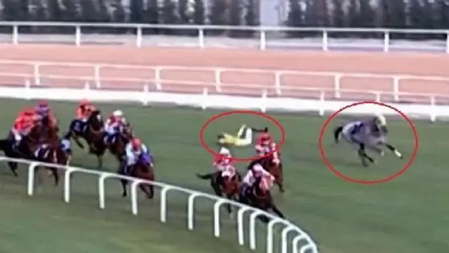 Another disastrous accident at horse races in Adana: 4 jockeys fell, 3 were hospitalized