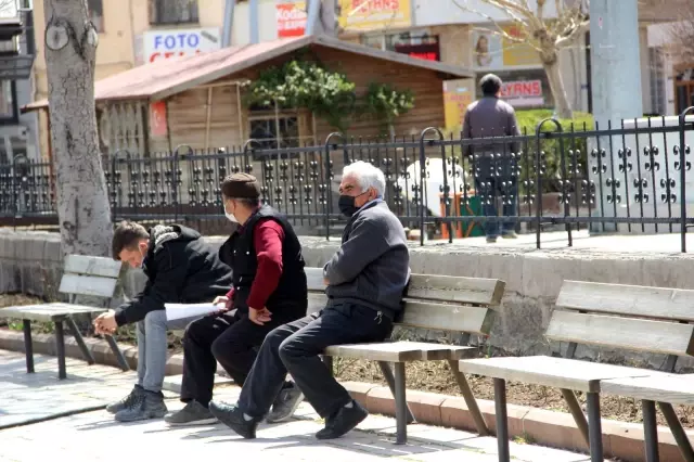 Afyonkarahisar'da vatandaşlar daha sert tedbirler alınmasını istiyor Afyonkarahisar'da vatandaşlar daha sert tedbirler alınmasını istiyor