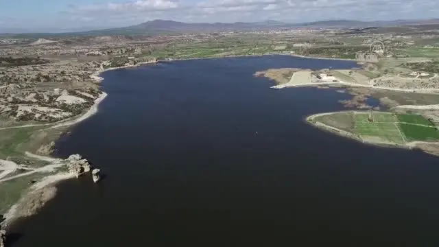 AFYONKARAHİSAR - Frigya'ya gelen pelikanlar güzel görüntüler oluşturdu AFYONKARAHİSAR - Frigya'ya gelen pelikanlar güzel görüntüler oluşturdu