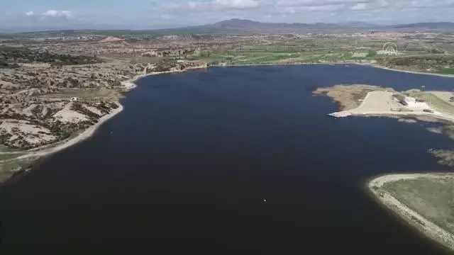 AFYONKARAHİSAR - Frigya'ya gelen pelikanlar güzel görüntüler oluşturdu AFYONKARAHİSAR - Frigya'ya gelen pelikanlar güzel görüntüler oluşturdu