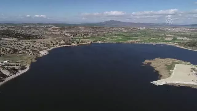 AFYONKARAHİSAR - Frigya'ya gelen pelikanlar güzel görüntüler oluşturdu AFYONKARAHİSAR - Frigya'ya gelen pelikanlar güzel görüntüler oluşturdu
