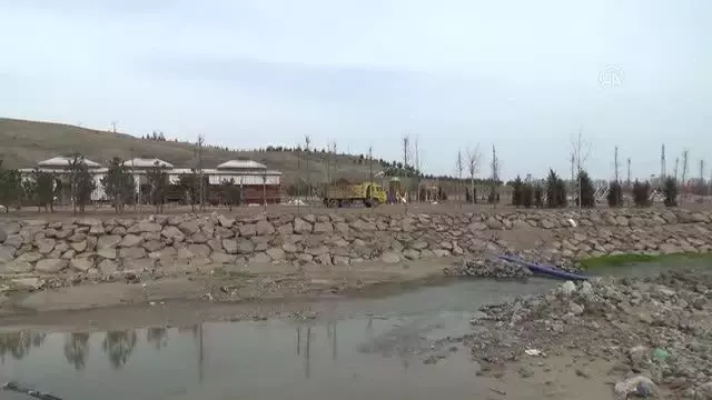 Ahlat'taki millet bahçesinde hummalı çalışma sürüyor Ahlat'taki millet bahçesinde hummalı çalışma sürüyor