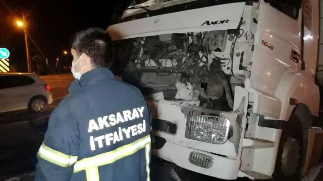 Aksaray'da 2 tır çarpıştı: 1 yaralı Aksaray'da 2 tır çarpıştı: 1 yaralı