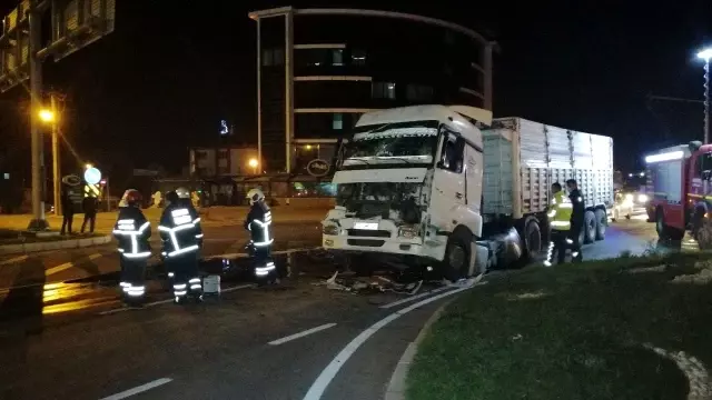 Aksaray'da 2 tır çarpıştı: 1 yaralı Aksaray'da 2 tır çarpıştı: 1 yaralı