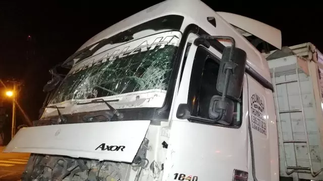Aksaray'da 2 tır çarpıştı: 1 yaralı Aksaray'da 2 tır çarpıştı: 1 yaralı