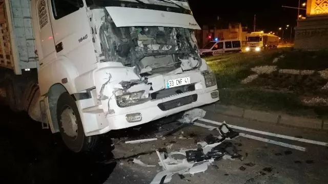 Aksaray'da 2 tır çarpıştı: 1 yaralı Aksaray'da 2 tır çarpıştı: 1 yaralı