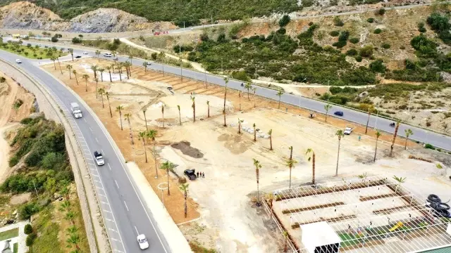 Alanya'nın batı girişinde 'Yörük göçü' temalı peyzaj projesi Alanya'nın batı girişinde 'Yörük göçü' temalı peyzaj projesi