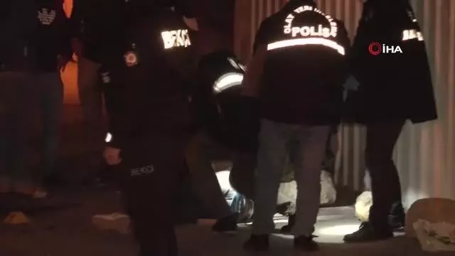 Arnavutköy'de satırlı kavgaya ilişkin 3 kişi gözaltına alındı Arnavutköy'de satırlı kavgaya ilişkin 3 kişi gözaltına alındı