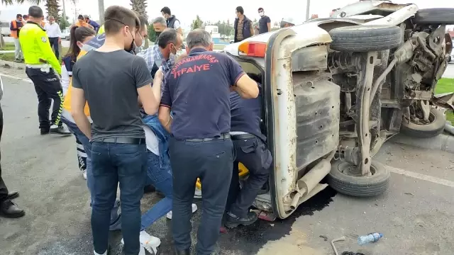 Otomobil aydınlatma direğine çarptı: 2 yaralı Otomobil aydınlatma direğine çarptı: 2 yaralı