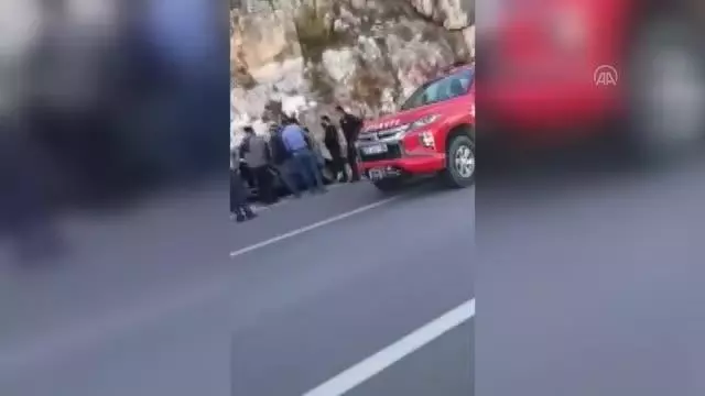 Aynı yönde seyreden iki otomobil çarpıştı, 2 kişi yaralandı Aynı yönde seyreden iki otomobil çarpıştı, 2 kişi yaralandı