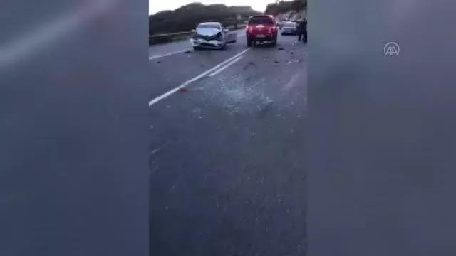 Aynı yönde seyreden iki otomobil çarpıştı, 2 kişi yaralandı Aynı yönde seyreden iki otomobil çarpıştı, 2 kişi yaralandı