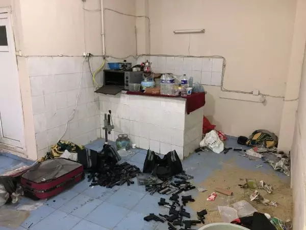 Son dakika haber | BAĞCILAR'DA KAÇAK SİLAH İMALATHANESİNE BASKIN Son dakika haber | BAĞCILAR'DA KAÇAK SİLAH İMALATHANESİNE BASKIN