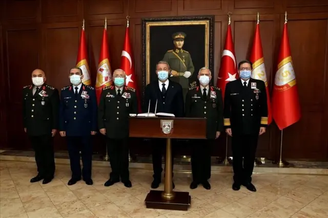 Eski Genelkurmay Başkanı Mustafa Necdet Üruğ, son yolculuğuna uğurlandı Eski Genelkurmay Başkanı Mustafa Necdet Üruğ, son yolculuğuna uğurlandı