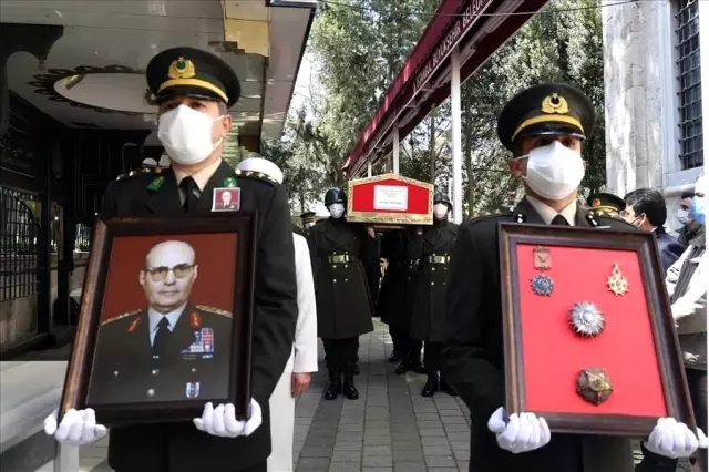 Eski Genelkurmay Başkanı Mustafa Necdet Üruğ, son yolculuğuna uğurlandı Eski Genelkurmay Başkanı Mustafa Necdet Üruğ, son yolculuğuna uğurlandı