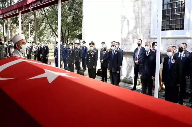 Eski Genelkurmay Başkanı Mustafa Necdet Üruğ, son yolculuğuna uğurlandı Eski Genelkurmay Başkanı Mustafa Necdet Üruğ, son yolculuğuna uğurlandı
