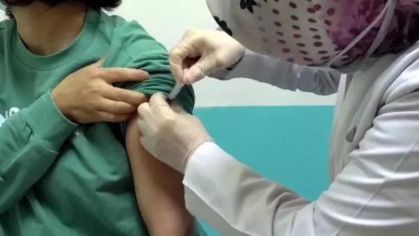 BOLU'DA TURİZM ÇALIŞANLARI AŞILANMAYA BAŞLADI BOLU'DA TURİZM ÇALIŞANLARI AŞILANMAYA BAŞLADI