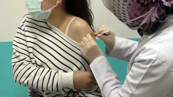 BOLU'DA TURİZM ÇALIŞANLARI AŞILANMAYA BAŞLADI BOLU'DA TURİZM ÇALIŞANLARI AŞILANMAYA BAŞLADI